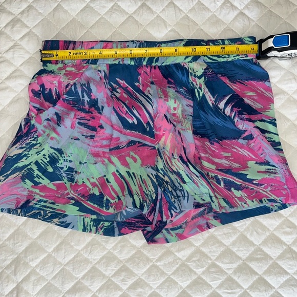 BCBG Maxazria Abstract Multicolor Shorts with pockets Size Xs - Picture 4 of 5